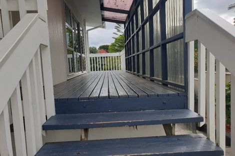 Photo of property in 34 Kemp Road, Massey, Auckland, 0614