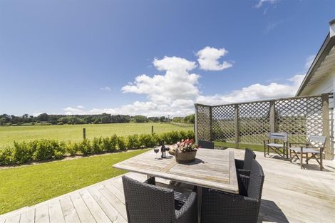 Photo of property in 628 Parewanui Road, Bulls, 4894