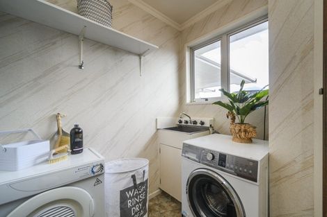 Photo of property in 7 Dunk Place, Milson, Palmerston North, 4414