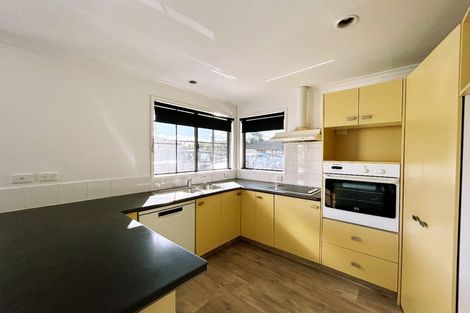 Photo of property in 15 Farnham Close, Rototuna North, Hamilton, 3210