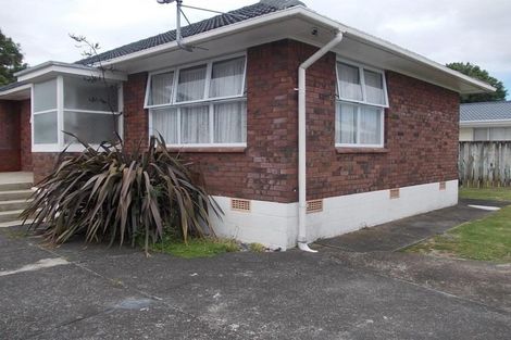 Photo of property in 2/116 Te Atatu Road, Te Atatu South, Auckland, 0610