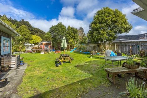 Photo of property in 6 Homedale Road, Wainuiomata, Lower Hutt, 5014