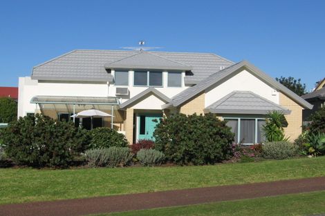 Photo of property in 11 Bocage Lane, West Harbour, Auckland, 0618