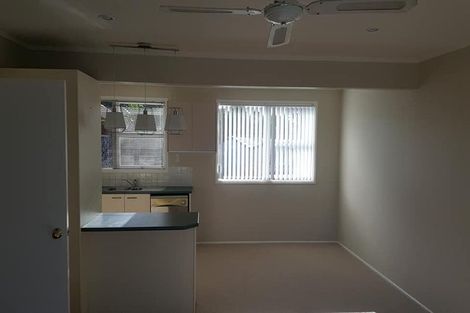 Photo of property in 1/212 Sunnynook Road, Totara Vale, Auckland, 0627