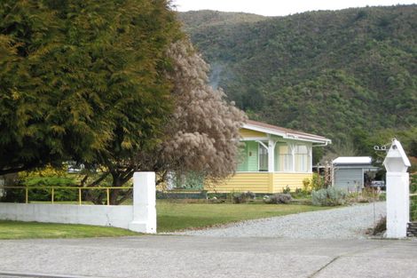 Photo of property in 144 Fairfax Street, Murchison, 7007