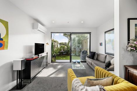 Photo of property in 4c Ferry Road, Days Bay, Lower Hutt, 5013