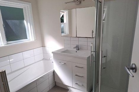 Photo of property in 102 Glanmire Road, Newlands, Wellington, 6037