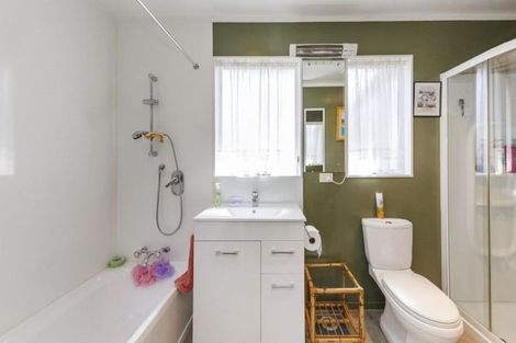 Photo of property in 12 Humphries Place, Awapuni, Palmerston North, 4412