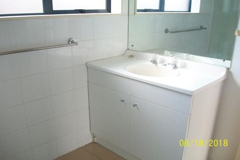 Photo of property in 1/10 Netherlands Avenue, Kelston, Auckland, 0602