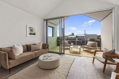 Photo of property in 55 Evans Road, Glen Eden, Auckland, 0602