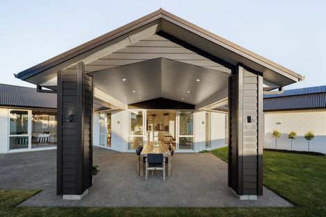 Photo of property in 129 Saint Kilda Road, Cambridge, 3434