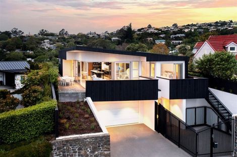 Photo of property in 39 Hackthorne Road, Cashmere, Christchurch, 8022