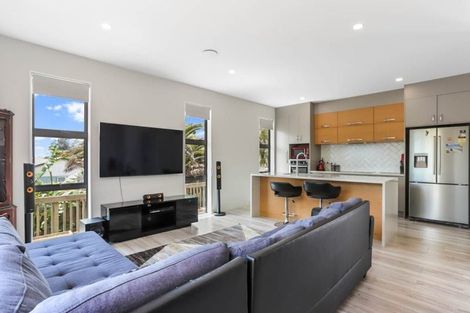 Photo of property in 4/4 Forest Road, Henderson, Auckland, 0612