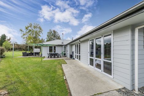 Photo of property in 15 Cross Street, Coalgate, 7673