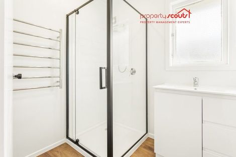 Photo of property in 16 Serjeant Street, Henderson, Auckland, 0612