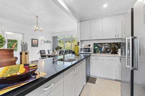 Photo of property in 28 Carrington Street, New Plymouth, 4310