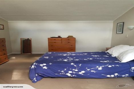 Photo of property in 16 Napuka Road, Henderson Valley, Auckland, 0612