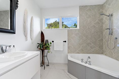 Photo of property in 17 Hillcrest Grove, Hillpark, Auckland, 2102