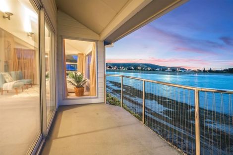 Photo of property in 10a Trevor Terrace, Paremata, Porirua, 5024