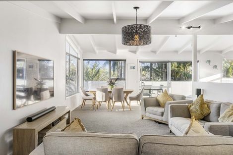 Photo of property in 52 The Circle, Manly, Whangaparaoa, 0930