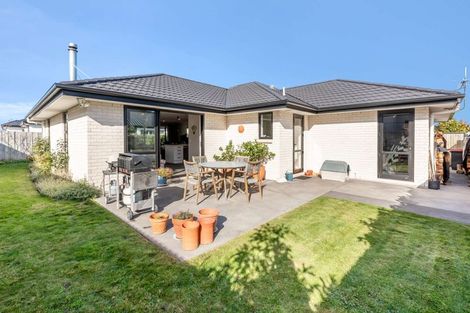 Photo of property in 27 Katrine Drive, Marshland, Christchurch, 8083