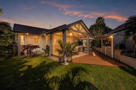 Photo of property in 15 Odlin Lane, Red Beach, 0932