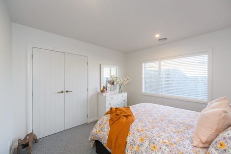 Photo of property in 10 Sardinia Grove, Fitzherbert, Palmerston North, 4410