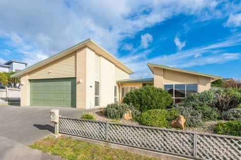 Photo of property in 36 Pharazyn Avenue, Waikanae Beach, Waikanae, 5036