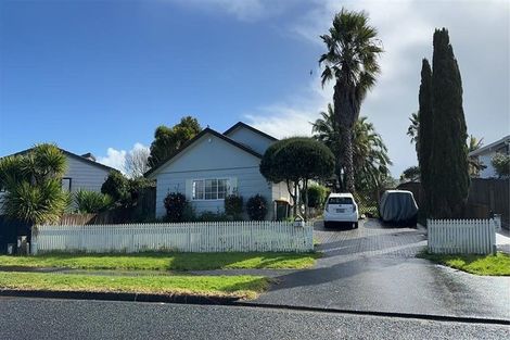 Photo of property in 32 Sandgate Avenue, Botany Downs, Auckland, 2010