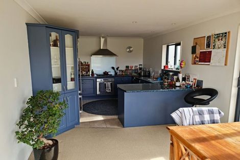 Photo of property in 140 Glanmire Road, Newlands, Wellington, 6037