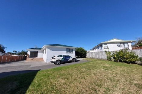 Photo of property in 30 Granville Drive, Massey, Auckland, 0614