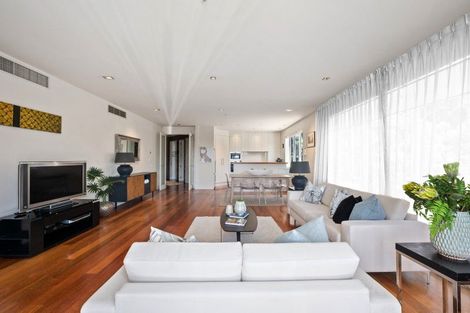 Photo of property in 1/7 The Promenade, Takapuna, Auckland, 0622