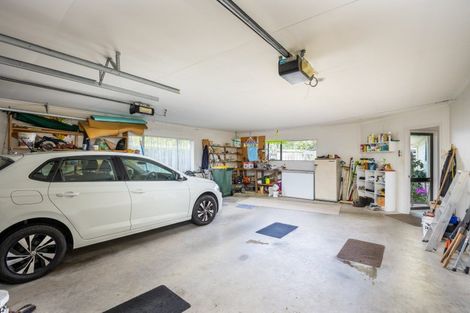 Photo of property in 16 Kinross Drive, Merrilands, New Plymouth, 4312