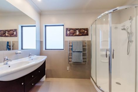 Photo of property in 9 Makora Road, Otaihanga, Paraparaumu, 5036