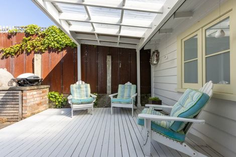 Photo of property in 21 Cameron Road, Bluff Hill, Napier, 4110