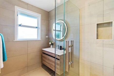 Photo of property in 32 Kirrie Avenue, Te Atatu South, Auckland, 0610