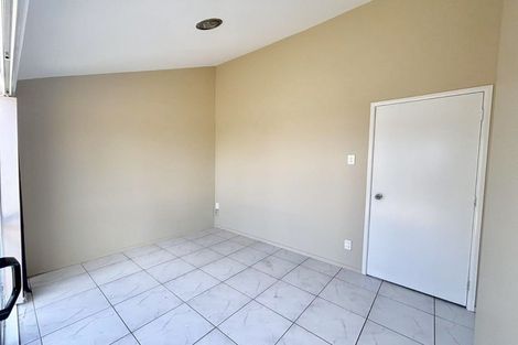 Photo of property in 5 Ancona Lane, Goodwood Heights, Auckland, 2105