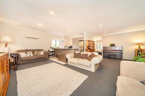 Photo of property in 35a Forest Road, Pinehaven, Upper Hutt, 5019