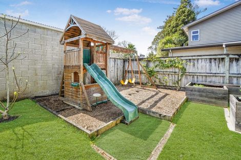 Photo of property in 18 Mcnicol Street, Fairfield, Hamilton, 3214