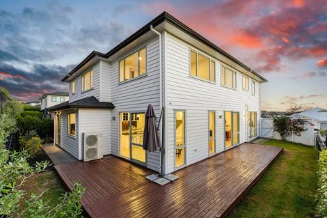 Photo of property in 10 Ian Gordon Lane, Orewa, 0931