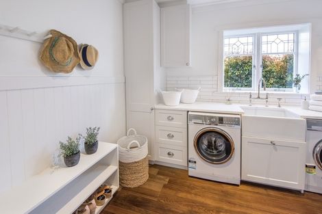 Photo of property in 111 Vauxhall Road, Narrow Neck, Auckland, 0624