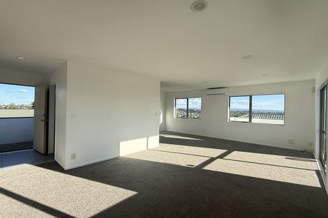Photo of property in 2/4 Stanley Road, Glenfield, Auckland, 0629