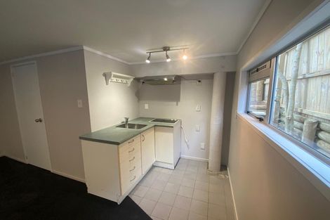 Photo of property in 14 Landow Place, Henderson, Auckland, 0612
