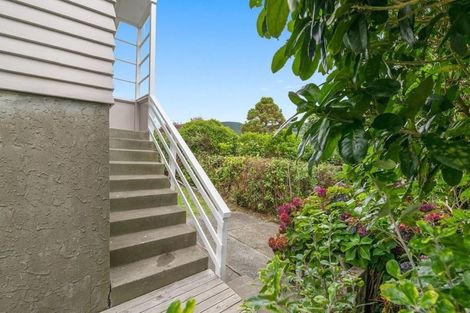 Photo of property in 16 Kereru Bend, Tawa, Wellington, 5028