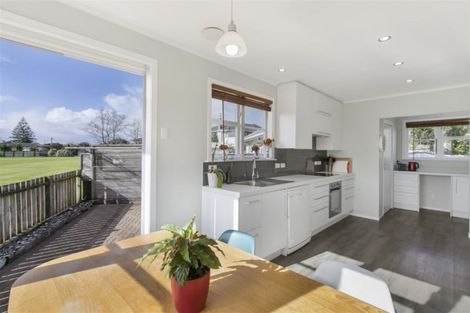 Photo of property in 1/10 Gladfield Lane, Te Atatu Peninsula, Auckland, 0610