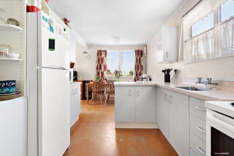 Photo of property in 24 Halloran Place, Massey, Auckland, 0614