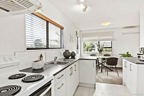 Photo of property in 2/15 Margan Avenue, New Lynn, Auckland, 0600