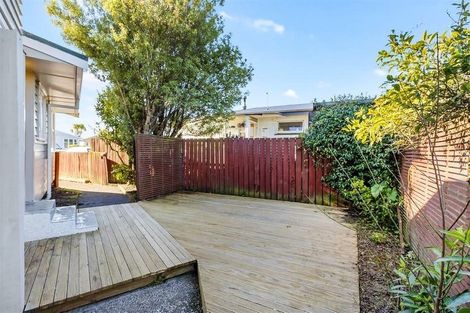 Photo of property in 32 Kirrie Avenue, Te Atatu South, Auckland, 0610