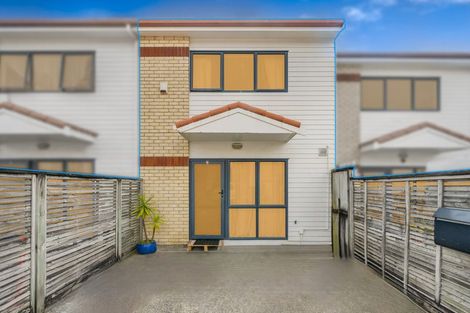 Photo of property in Tuscany Way, 20/3 Ambrico Place, New Lynn, Auckland, 0600