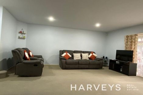 Photo of property in 2/17 Charlenne Close, Ranui, Auckland, 0612